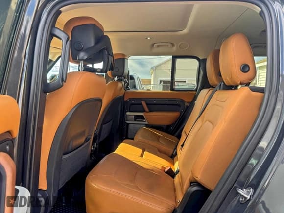 ✅ 2023 Land Rover Defender • VIN: SALEVFEUXP2145415 • Lot: 94402155. Listed on Copart with 81,123 mi. Free auction sales archive from the USA and detailed vehicle history report at DreamBid. Image 6.