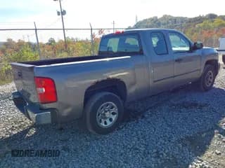 ✅ 2009 Chevrolet Silverado 1500 Work Truck • VIN: 1GCEC19X19Z253064 • Lot: 43558689. Wystawiony na IAAI z przebiegiem 136 086 mil. Bezpłatny archiwum sprzedaży aukcyjnych z USA i szczegółowy raport historii pojazdu na DreamBid. Zdjęcie 4.