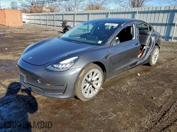✅ 2022 Tesla Model 3 Long Range • VIN: 5YJ3E1EBXNF242124 • Lot: 94898875. Wystawiony na Copart z przebiegiem 50 846 mil. Bezpłatny archiwum sprzedaży aukcyjnych z USA i szczegółowy raport historii pojazdu na DreamBid. Zdjęcie 1.