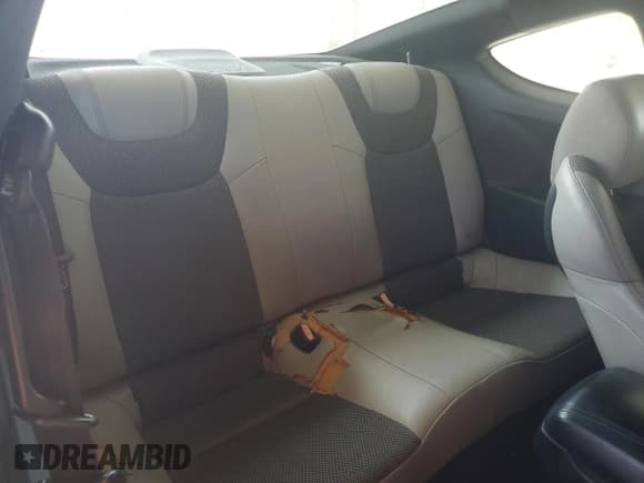 ✅ 2013 Hyundai Genesis Coupe 2.0T • VIN: KMHHT6KDXDU105278 • Lot: 70529045. Wystawiony na Copart z przebiegiem 130 743 mil. Bezpłatny archiwum sprzedaży aukcyjnych z USA i szczegółowy raport historii pojazdu na DreamBid. Zdjęcie 10.