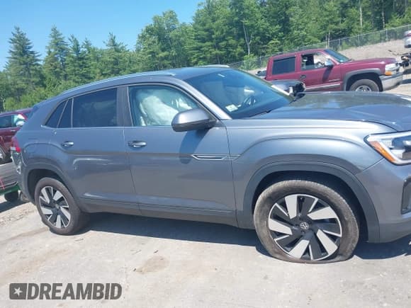 ✅ 2024 Volkswagen Atlas SE • VIN: 1V2HE2CA7RC249877 • Lot: 42614219. Wystawiony na IAAI z przebiegiem 7 108 mil. Bezpłatny archiwum sprzedaży aukcyjnych z USA i szczegółowy raport historii pojazdu na DreamBid. Zdjęcie 14.