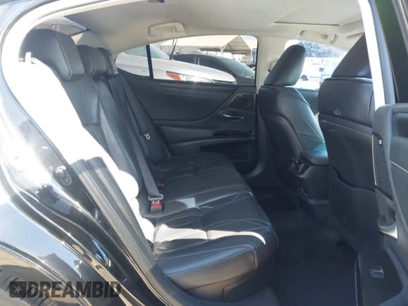 ✅ 2022 Lexus ES 300h Luxury • VIN: 58AEA1C12NU020364 • Lot: 43561724. Wystawiony na IAAI z przebiegiem 157 245 mil. Bezpłatny archiwum sprzedaży aukcyjnych z USA i szczegółowy raport historii pojazdu na DreamBid. Zdjęcie 8.