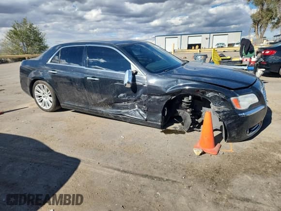 ✅ 2014 Chrysler 300 C • VIN: 2C3CCAET9EH382825 • Лот: 82711195. Опубликован ранее на Copart с пробегом 140 233 миль. Бесплатный доступ к архиву аукционных продаж из США и подробный отчёт об истории автомобиля на DreamBid. Изображение 4.