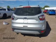 ✅ 2018 Ford Escape SE • VIN: 1FMCU9GD0JUA82249 • Lot: 43160876. Wystawiony na IAAI z przebiegiem 114 970 mil. Bezpłatny archiwum sprzedaży aukcyjnych z USA i szczegółowy raport historii pojazdu na DreamBid. Zdjęcie 16.