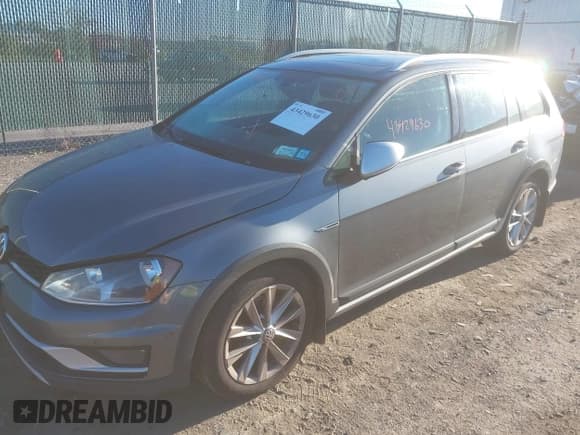 ✅ 2017 Volkswagen Golf S • VIN: 3VWH17AU7HM504898 • Lot: 43429630. Listed on IAAI with 170,438 mi. Free auction sales archive from the USA and detailed vehicle history report at DreamBid. Image 2.