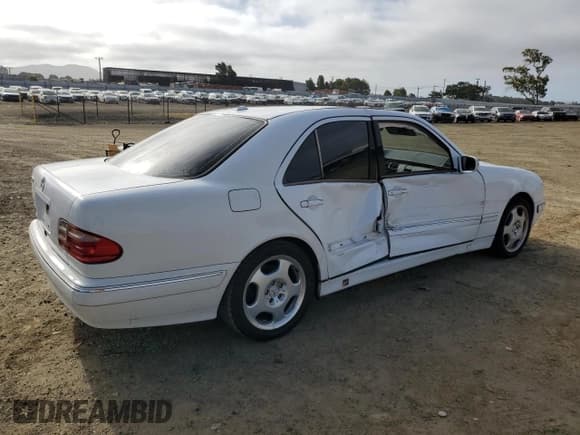 ✅ 2000 Mercedes-Benz E • VIN: WDBJF65G7YA957337 • Лот: 57074095. Опубликован ранее на Copart с пробегом 211 493 миль. Бесплатный доступ к архиву аукционных продаж из США и подробный отчёт об истории автомобиля на DreamBid. Изображение 3.