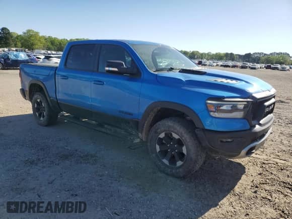 2020 Ram 1500 Rebel z VIN 1C6SRFLM9LN359457, wystawiony jako Copart lot #52703575 z przebiegiem 29 454 mil mil oraz Czysty tytuł • Clean title. Historia ofert i sprzedaży dostępna na DreamBid. Obrazek 4.