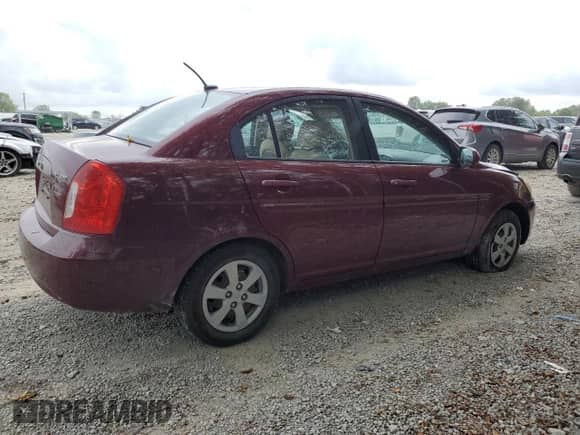 2010 Hyundai Accent GLS z VIN KMHCN4AC6AU396455, wystawiony jako Copart lot #70456214 z przebiegiem 156 018 mil mil oraz Czysty tytuł • Clean title. Historia ofert i sprzedaży dostępna na DreamBid. Obrazek 3.