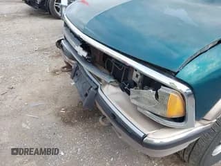 ✅ 1997 Chevrolet Blazer LS • VIN: 1GNDT13W8V2229785 • Lot: 42222096. Wystawiony na IAAI z przebiegiem 244 955 mil. Bezpłatny archiwum sprzedaży aukcyjnych z USA i szczegółowy raport historii pojazdu na DreamBid. Zdjęcie 6.
