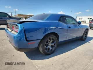 2020 Dodge Challenger SXT z VIN 2C3CDZAG3LH236129, wystawiony jako Copart lot #87092815 z przebiegiem 103 165 mil mil oraz Szkoda całkowita • Salvage title. Historia ofert i sprzedaży dostępna na DreamBid. Obrazek 3.