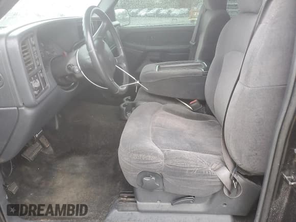 ✅ 2001 Chevrolet Silverado 1500 LS • VIN: 2GCEK19TX11185053 • Lot: 81814025. Listed on Copart with 133,725 mi. Free auction sales archive from the USA and detailed vehicle history report at DreamBid. Image 7.