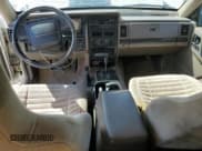 ✅ 1994 Jeep Grand Cherokee Laredo • VIN: 1J4GZ58S6RC310800 • Лот: 64095725. Опубликован ранее на Copart с пробегом 241 876 миль. Бесплатный доступ к архиву аукционных продаж из США и подробный отчёт об истории автомобиля на DreamBid. Изображение 8.