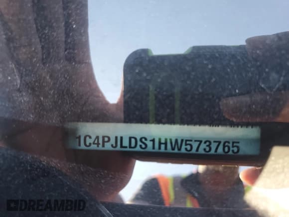 ✅ 2017 Jeep Cherokee Limited • VIN: 1C4PJLDS1HW573765 • Lot: 91852285. Listed on Copart with 95,354 mi. Free auction sales archive from the USA and detailed vehicle history report at DreamBid. Image 13.