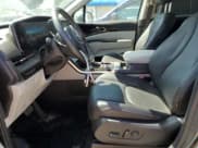 ✅ 2024 Kia Carnival SX • VIN: KNDNE5H39R6318793 • Лот: 65808655. Опубликован ранее на Copart с пробегом 57 648 миль. Бесплатный доступ к архиву аукционных продаж из США и подробный отчёт об истории автомобиля на DreamBid. Изображение 7.