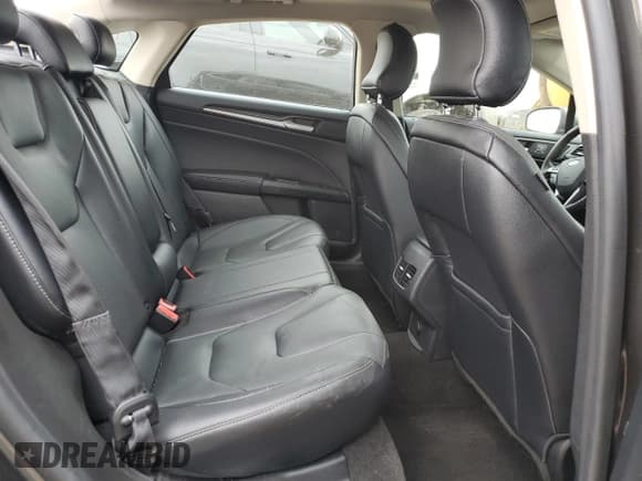 ✅ 2019 Ford Fusion Titanium • VIN: 3FA6P0D98KR240985 • Lot: 68430145. Wystawiony na Copart z przebiegiem 47 543 mil. Bezpłatny archiwum sprzedaży aukcyjnych z USA i szczegółowy raport historii pojazdu na DreamBid. Zdjęcie 10.