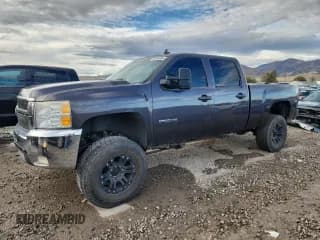 ✅ 2010 Chevrolet Silverado 2500HD LT • VIN: 1GC4KXB66AF133737 • Лот: 84300895. Опубликован ранее на Copart с пробегом Не указан. Бесплатный доступ к архиву аукционных продаж из США и подробный отчёт об истории автомобиля на DreamBid. Изображение 1.
