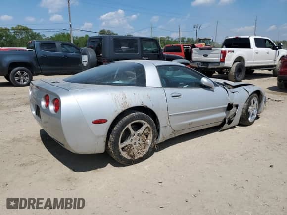 ✅ 2000 Chevrolet Corvette • VIN: 1G1YY22G7Y5120564 • Lot: 71281484. Wystawiony na Copart z przebiegiem Nie podano mil. Skorzystaj z bezpłatnego archiwum sprzedaży aukcyjnych z USA i zobacz szczegółowy raport historii pojazdu na DreamBid. Zdjęcie 3.