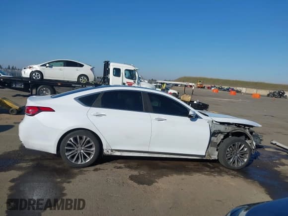 ✅ 2016 Hyundai Genesis 3.8L • VIN: KMHGN4JE5GU112812 • Lot: 41403960. Wystawiony na IAAI z przebiegiem 163 999 mil. Bezpłatny archiwum sprzedaży aukcyjnych z USA i szczegółowy raport historii pojazdu na DreamBid. Zdjęcie 14.