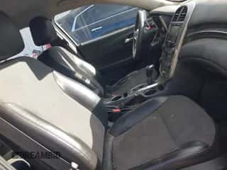 2014 Chevrolet Malibu LT z VIN 1G11C5SLXEF300724, wystawiony jako IAAI lot #43407219 z przebiegiem 136 592 mil mil oraz . Historia ofert i sprzedaży dostępna na DreamBid. Obrazek 5.