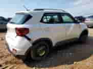 2024 Hyundai Venue Limited z VIN KMHRC8A32RU285534, wystawiony jako Copart lot #80967535 z przebiegiem 50 446 mil mil oraz Szkoda całkowita • Salvage title. Historia ofert i sprzedaży dostępna na DreamBid. Obrazek 3.