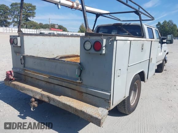 ✅ 1996 Ford F-350 • VIN: 1FTJW35F2TEB32265 • Lot: 43470879. Wystawiony na IAAI z przebiegiem 308 696 mil. Bezpłatny archiwum sprzedaży aukcyjnych z USA i szczegółowy raport historii pojazdu na DreamBid. Zdjęcie 4.