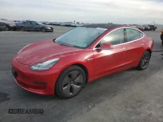 ✅ 2020 Tesla Model 3 Standard Range Plus • VIN: 5YJ3E1EAXLF706596 • Lot: 91983995. Wystawiony na Copart z przebiegiem 55 119 mil. Bezpłatny archiwum sprzedaży aukcyjnych z USA i szczegółowy raport historii pojazdu na DreamBid. Zdjęcie 1.