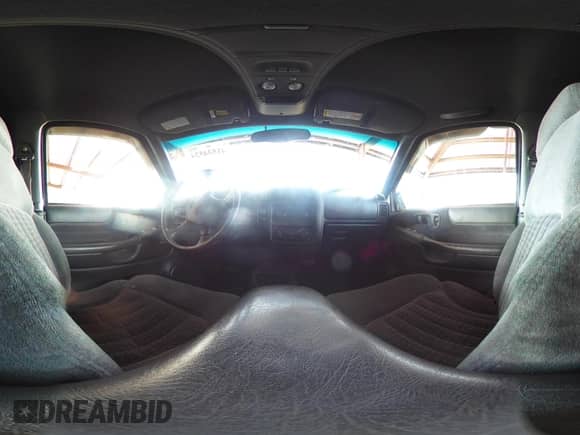 1999 Chevrolet Blazer LS z VIN 1GNCT18W3XK216840, wystawiony jako IAAI lot #41534524 z przebiegiem 199 982 mil mil oraz . Historia ofert i sprzedaży dostępna na DreamBid. Obrazek 18.