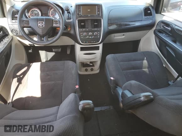 ✅ 2015 Dodge Grand Caravan SE • VIN: 2C4RDGBGXFR531025 • Lot: 82211385. Wystawiony na Copart z przebiegiem 159 149 mil. Bezpłatny archiwum sprzedaży aukcyjnych z USA i szczegółowy raport historii pojazdu na DreamBid. Zdjęcie 8.