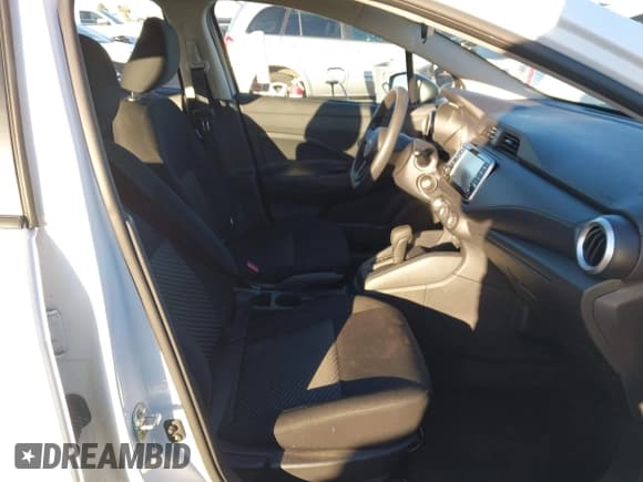 ✅ 2024 Nissan Versa S • VIN: 3N1CN8DV1RL903652 • Lot: 43802489. Wystawiony na IAAI z przebiegiem 25 127 mil. Bezpłatny archiwum sprzedaży aukcyjnych z USA i szczegółowy raport historii pojazdu na DreamBid. Zdjęcie 5.