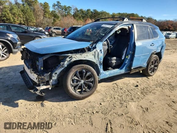 ✅ 2022 Toyota RAV4 Hybrid XSE • VIN: 4T3E6RFV7NU097082 • Лот: 92422115. Опубликован ранее на Copart с пробегом 46 822 миль. Бесплатный доступ к архиву аукционных продаж из США и подробный отчёт об истории автомобиля на DreamBid. Изображение 1.