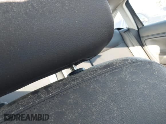 ✅ 2005 Volkswagen Passat GLS • VIN: WVWAE63B75E027499 • Lot: 42797804. Listed on IAAI with 162,873 mi. Free auction sales archive from the USA and detailed vehicle history report at DreamBid. Image 13.