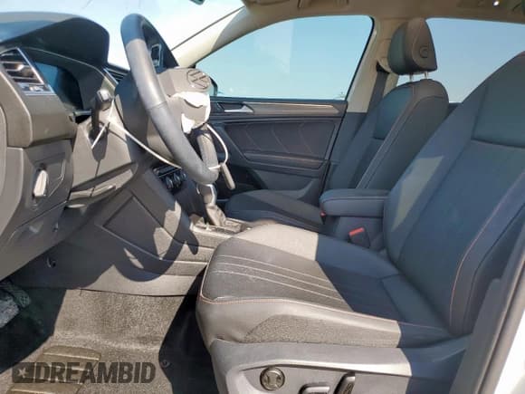 ✅ 2024 Volkswagen Tiguan SE • VIN: 3VVMB7AX0RM203935 • Lot: 80948165. Listed on Copart with 20,128 mi. Free auction sales archive from the USA and detailed vehicle history report at DreamBid. Image 7.