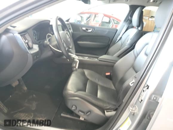 ✅ 2018 Volvo XC60 Momentum • VIN: YV4102RK1J1079806 • Лот: 70573245. Опубликован ранее на Copart с пробегом 64 491 миль. Бесплатный доступ к архиву аукционных продаж из США и подробный отчёт об истории автомобиля на DreamBid. Изображение 7.