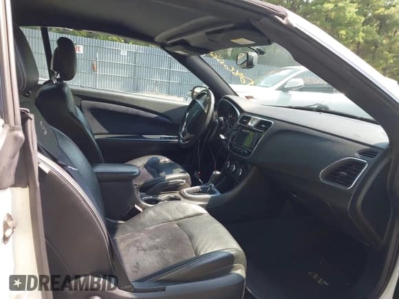 ✅ 2013 Chrysler 200 S • VIN: 1C3BCBGG9DN683537 • Lot: 42866649. Wystawiony na IAAI z przebiegiem 195 480 mil. Bezpłatny archiwum sprzedaży aukcyjnych z USA i szczegółowy raport historii pojazdu na DreamBid. Zdjęcie 5.