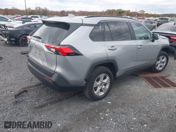 ✅ 2021 Toyota RAV4 XLE • VIN: 2T3P1RFV1MW237648 • Lot: 43510256. Listed on IAAI with 148,996 mi. Free auction sales archive from the USA and detailed vehicle history report at DreamBid. Image 4.