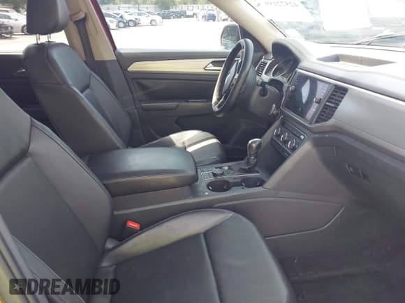 ✅ 2018 Volkswagen Atlas SE • VIN: 1V2KR2CA5JC531045 • Lot: 42572159. Listed on IAAI with 92,696 mi. Free auction sales archive from the USA and detailed vehicle history report at DreamBid. Image 5.