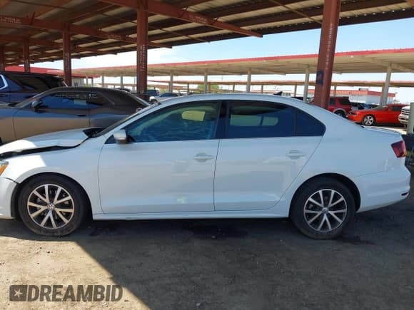 ✅ 2017 Volkswagen Jetta SE • VIN: 3VWDB7AJ4HM270897 • Lot: 42832470. Wystawiony na IAAI z przebiegiem 106 777 mil. Bezpłatny archiwum sprzedaży aukcyjnych z USA i szczegółowy raport historii pojazdu na DreamBid. Zdjęcie 14.