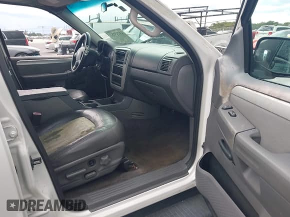 ✅ 2002 Mercury Mountaineer • VIN: 4M2ZU66E52ZJ31564 • Lot: 43235753. Wystawiony na IAAI z przebiegiem 185 011 mil. Bezpłatny archiwum sprzedaży aukcyjnych z USA i szczegółowy raport historii pojazdu na DreamBid. Zdjęcie 5.