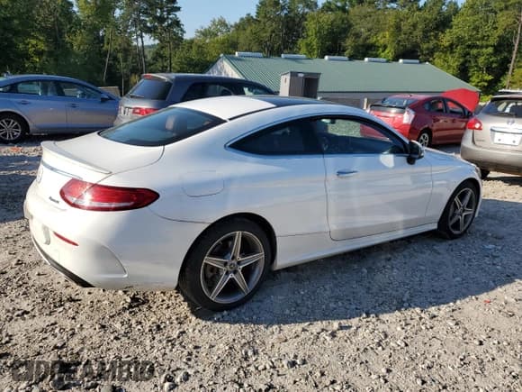 ✅ 2018 Mercedes-Benz C 300 • VIN: WDDWJ4KB5JF720718 • Lot: 71013555. Wystawiony na Copart z przebiegiem 66 747 mil. Bezpłatny archiwum sprzedaży aukcyjnych z USA i szczegółowy raport historii pojazdu na DreamBid. Zdjęcie 3.