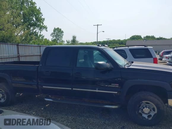 ✅ 2005 Chevrolet Silverado 2500HD LS • VIN: 1GCHK232X5F966561 • Lot: 42402828. Wystawiony na IAAI z przebiegiem 207 618 mil. Bezpłatny archiwum sprzedaży aukcyjnych z USA i szczegółowy raport historii pojazdu na DreamBid. Zdjęcie 13.