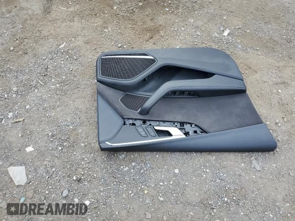 ✅ 2019 Audi S4 Premium Plus • VIN: WAUB4AF47KA034251 • Lot: 63584285. Wystawiony na Copart z przebiegiem 63 099 mil. Bezpłatny archiwum sprzedaży aukcyjnych z USA i szczegółowy raport historii pojazdu na DreamBid. Zdjęcie 12.