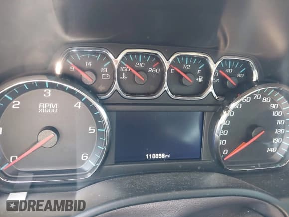 ✅ 2018 Chevrolet Suburban LT • VIN: 1GNSCHKC0JR352313 • Lot: 43152195. Wystawiony na IAAI z przebiegiem 118 856 mil. Bezpłatny archiwum sprzedaży aukcyjnych z USA i szczegółowy raport historii pojazdu na DreamBid. Zdjęcie 7.