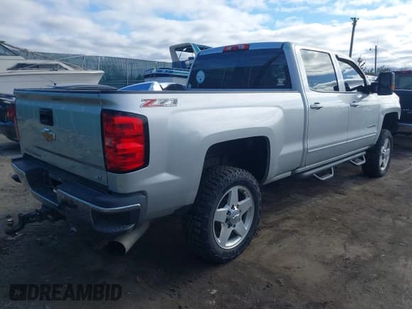 ✅ 2016 Chevrolet Silverado 2500HD LT • VIN: 1GC1KVE89GF268921 • Лот: 42050753. Опубликован ранее на IAAI с пробегом 194 180 миль. Бесплатный доступ к архиву аукционных продаж из США и подробный отчёт об истории автомобиля на DreamBid. Изображение 4.