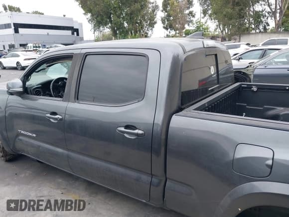 ✅ 2019 Toyota Tacoma SR5 • VIN: 3TMBZ5DN2KM022003 • Lot: 42760721. Listed on IAAI with 60,945 mi. Free auction sales archive from the USA and detailed vehicle history report at DreamBid. Image 15.