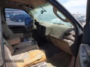 ✅ 2003 Ford Excursion Limited • VIN: 1FMSU43P23EB56475 • Lot: 42376969. Wystawiony na IAAI z przebiegiem 213 603 mil. Bezpłatny archiwum sprzedaży aukcyjnych z USA i szczegółowy raport historii pojazdu na DreamBid. Zdjęcie 5.