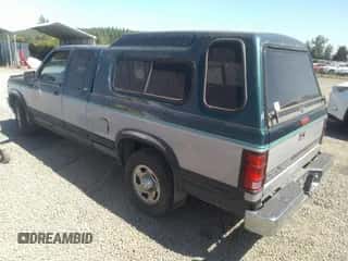 1995 Dodge Dakota z VIN 1B7GL23X3SS151397, wystawiony jako IAAI lot #43077255 z przebiegiem 166 791 mil mil oraz . Historia ofert i sprzedaży dostępna na DreamBid. Obrazek 3.