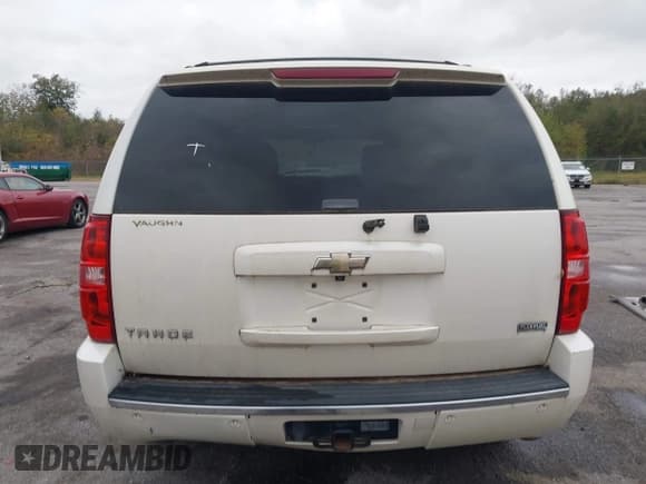 ✅ 2009 Chevrolet Tahoe LTZ • VIN: 1GNFC33089R294164 • Lot: 43839729. Wystawiony na IAAI z przebiegiem 253 292 mil. Bezpłatny archiwum sprzedaży aukcyjnych z USA i szczegółowy raport historii pojazdu na DreamBid. Zdjęcie 17.