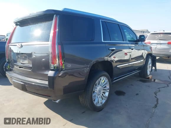 ✅ 2018 Cadillac Escalade Platinum • VIN: 1GYS4DKJ0JR139191 • Lot: 43395459. Listed on IAAI with Not provided. Free auction sales archive from the USA and detailed vehicle history report at DreamBid. Image 4.