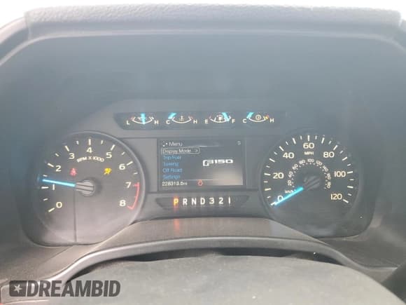 ✅ 2017 Ford F-150 XL • VIN: 1FTMF1C84HKE21355 • Lot: 91224855. Listed on Copart with 228,313 mi. Free auction sales archive from the USA and detailed vehicle history report at DreamBid. Image 9.