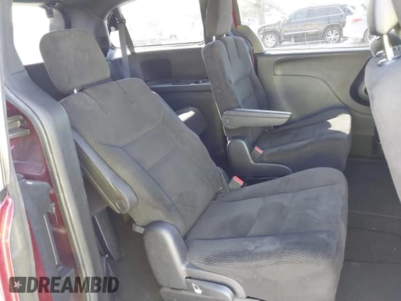 ✅ 2017 Dodge Grand Caravan SE • VIN: 2C4RDGBG3HR648996 • Lot: 39329230. Wystawiony na IAAI z przebiegiem 108 260 mil. Bezpłatny archiwum sprzedaży aukcyjnych z USA i szczegółowy raport historii pojazdu na DreamBid. Zdjęcie 8.